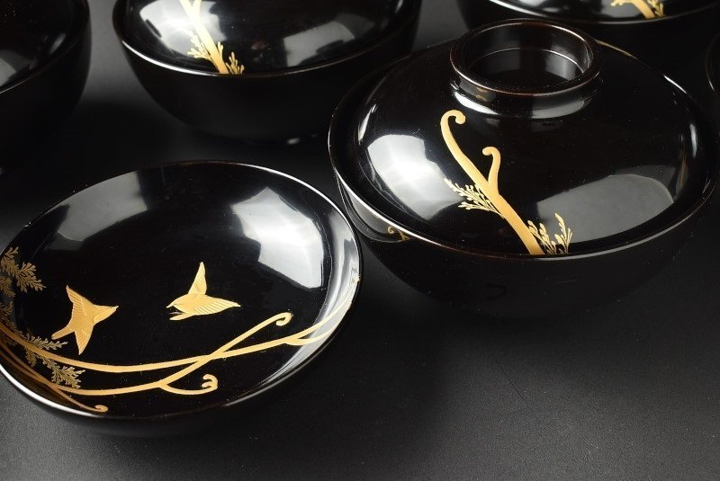 CL14 時代木製漆器 森に鳥 金蒔絵 吸物椀 二客 黒塗 朱塗 闇絵 吸物椀 CL14 | 時代木製漆器 朱塗 黒塗 二客 金蒔絵 森
