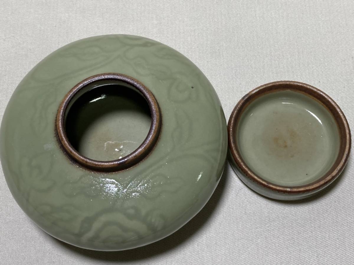 茶入 【rry16 青磁 龍泉窯 花文 明 清 骨董 中国骨董 時代物 中国古玩