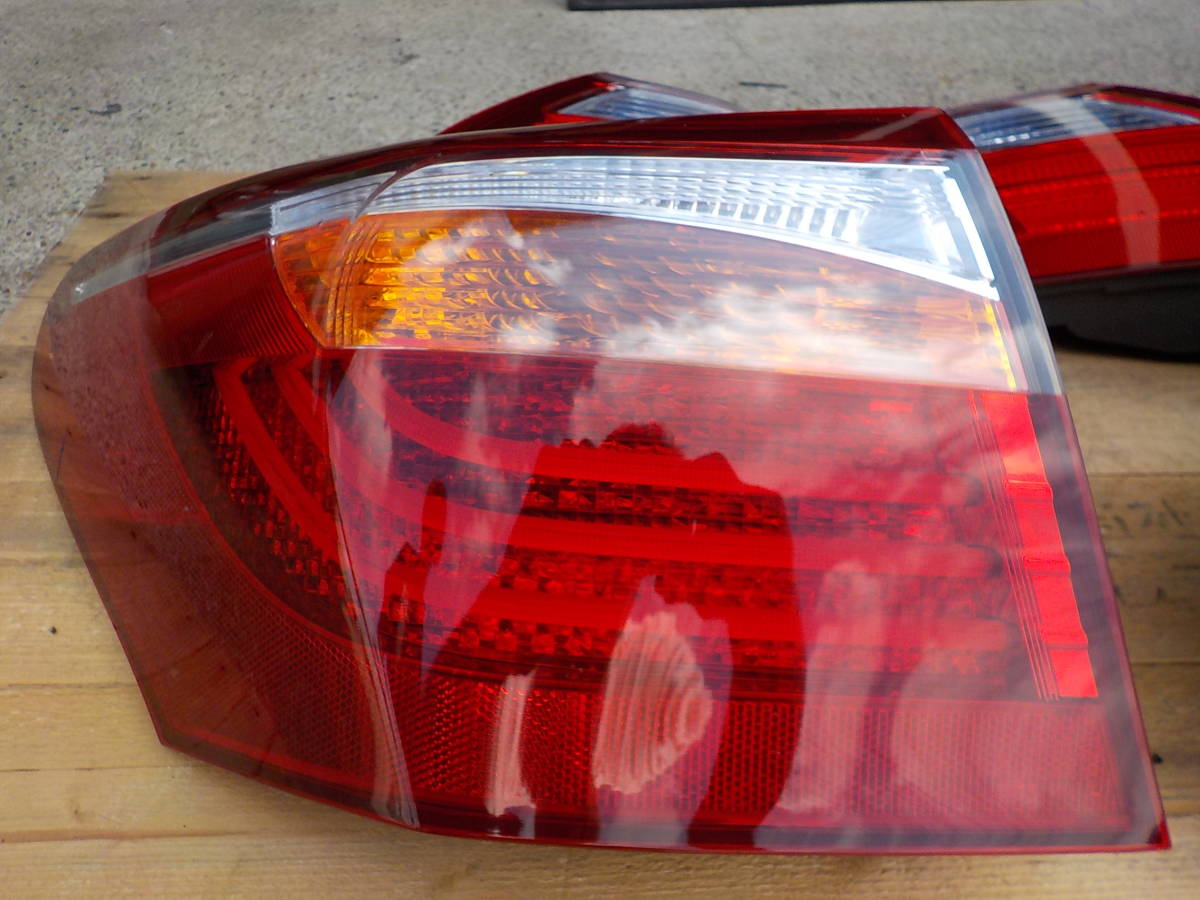 UVF46 レクサス LS600hL 中期 純正 テ-ルライトセット A674