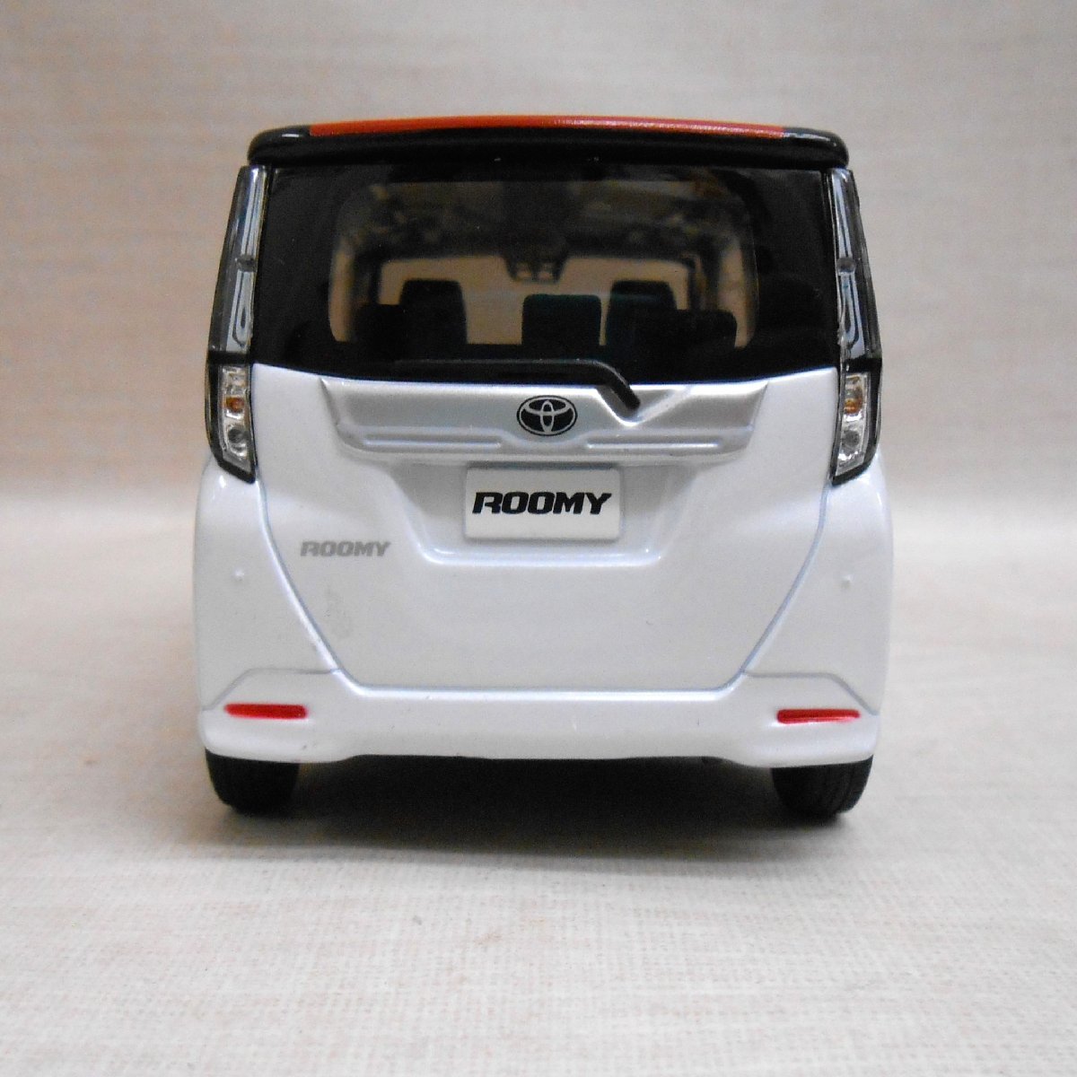 1／30ミニカー。トヨタ非売品。ルーミー。 【公式通販】