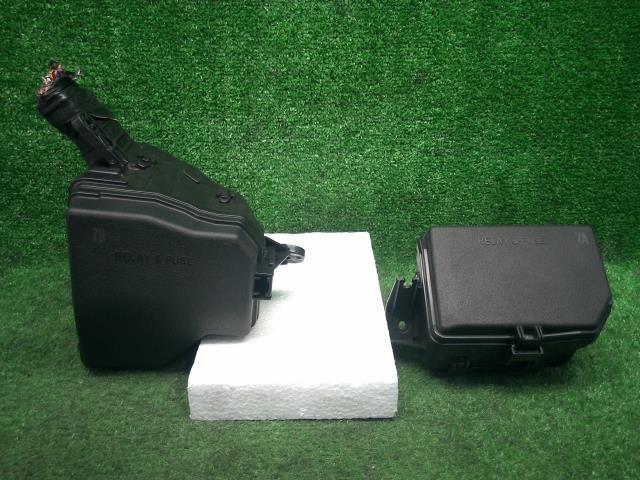 シエンタ DBA-NSP170G ヒューズ ボックス エンジンルームナイヨウ 左右セット yatsu