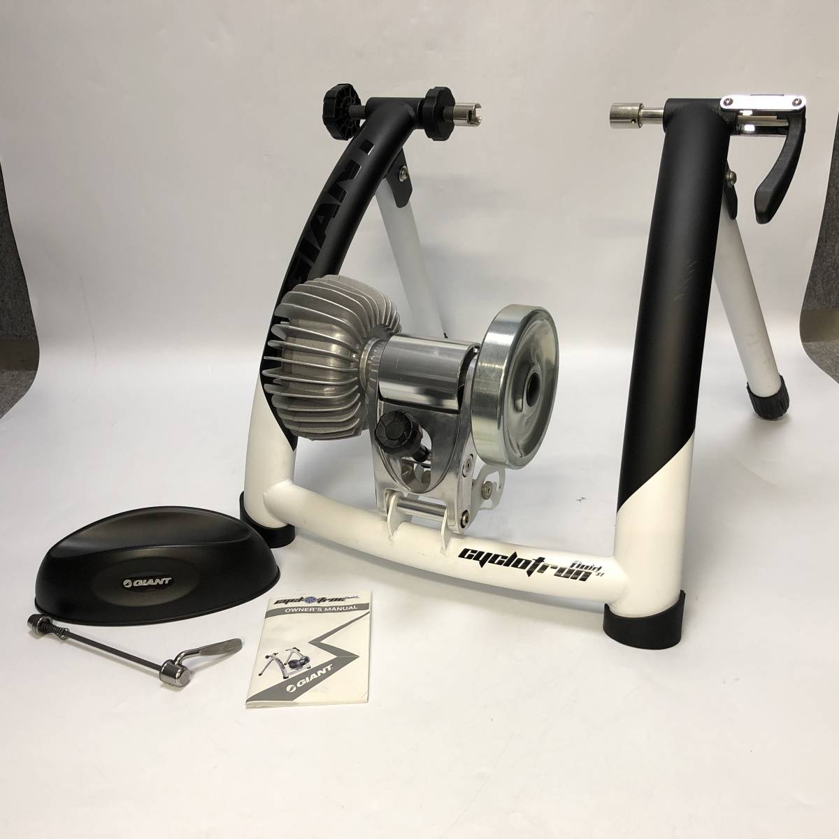CYCLOTRON ST FLUID GIANT Giant 固定ローラーサイクルトレーナー1円 