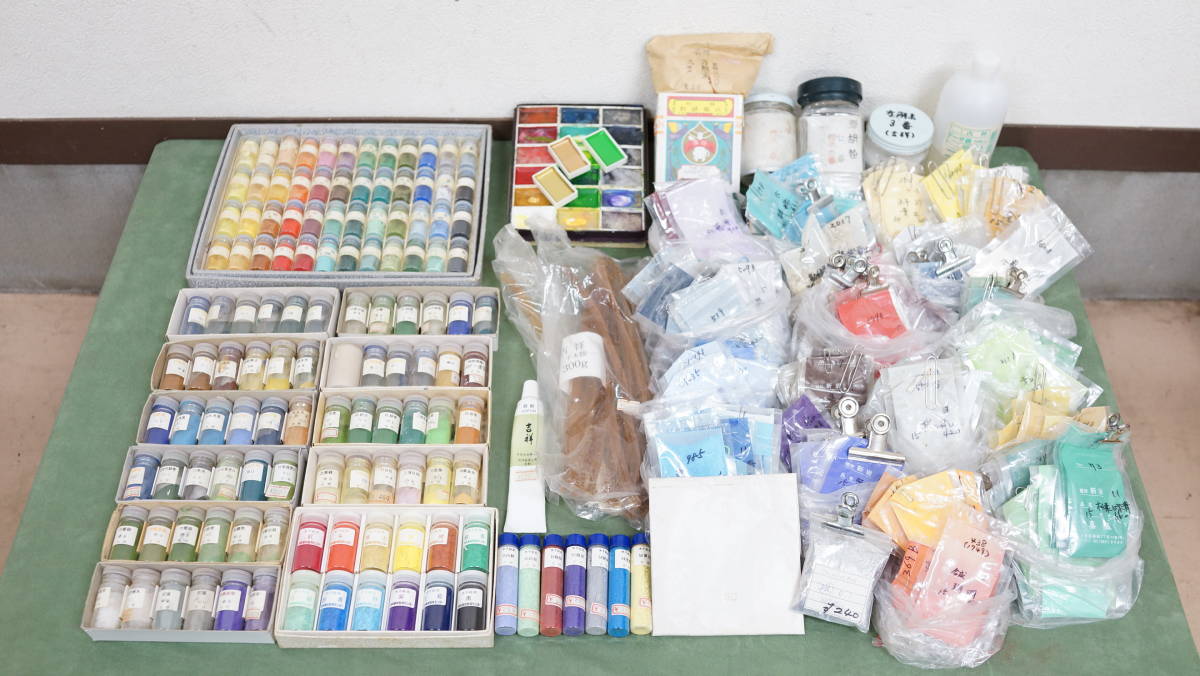 岩絵の具 まとめて 大量 顔料 水干絵具 顔彩 三千本膠 純銀泊 岩胡粉 