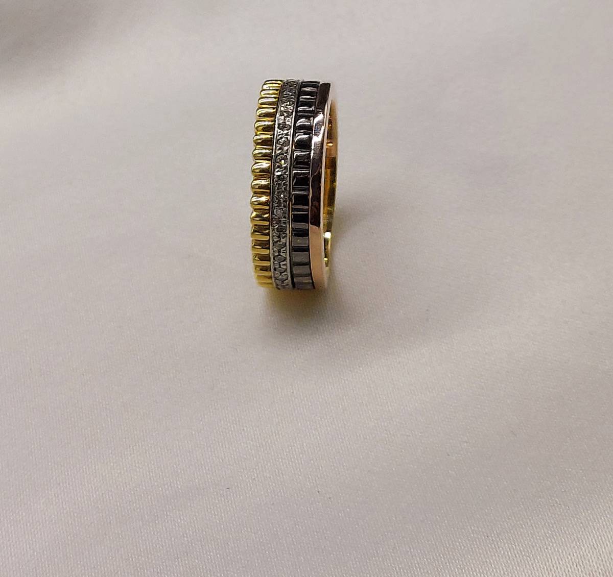 PT900 コンビ K18メイン ラインデザイン メレダイヤ【0.13ct】リング 