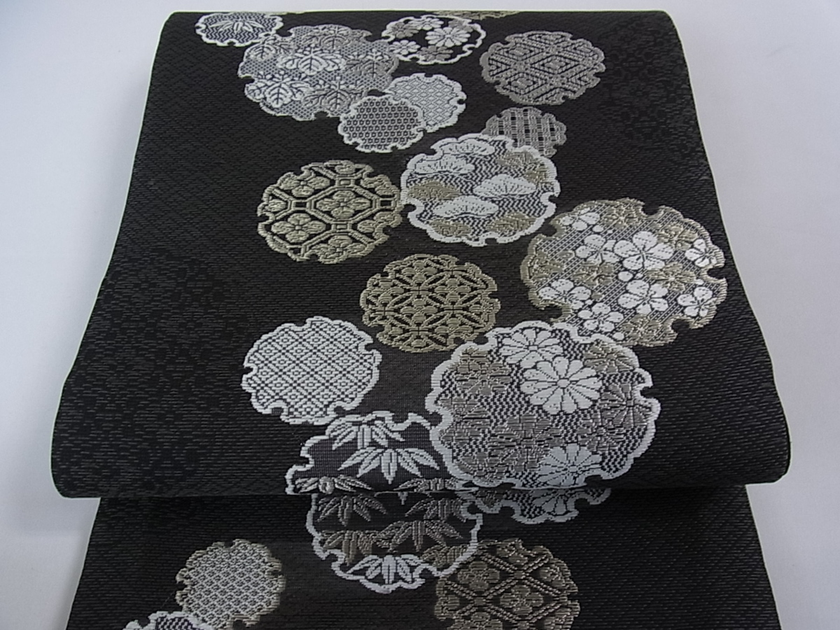 花美人着物■六通柄袋帯　スリーシーズン帯　春　夏　秋　唐織　雪輪吉祥花文　黒地　金銀糸　逸品　eee1500 袋帯 六通柄 日本製 黒猫 月 (水縹×赤)