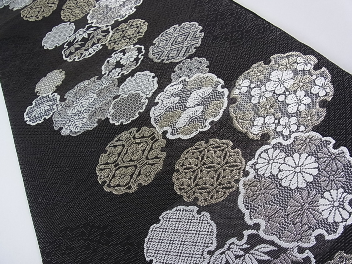 花美人着物■六通柄袋帯　スリーシーズン帯　春　夏　秋　唐織　雪輪吉祥花文　黒地　金銀糸　逸品　eee1500 袋帯 六通柄 日本製 黒猫 月 (水縹×赤)