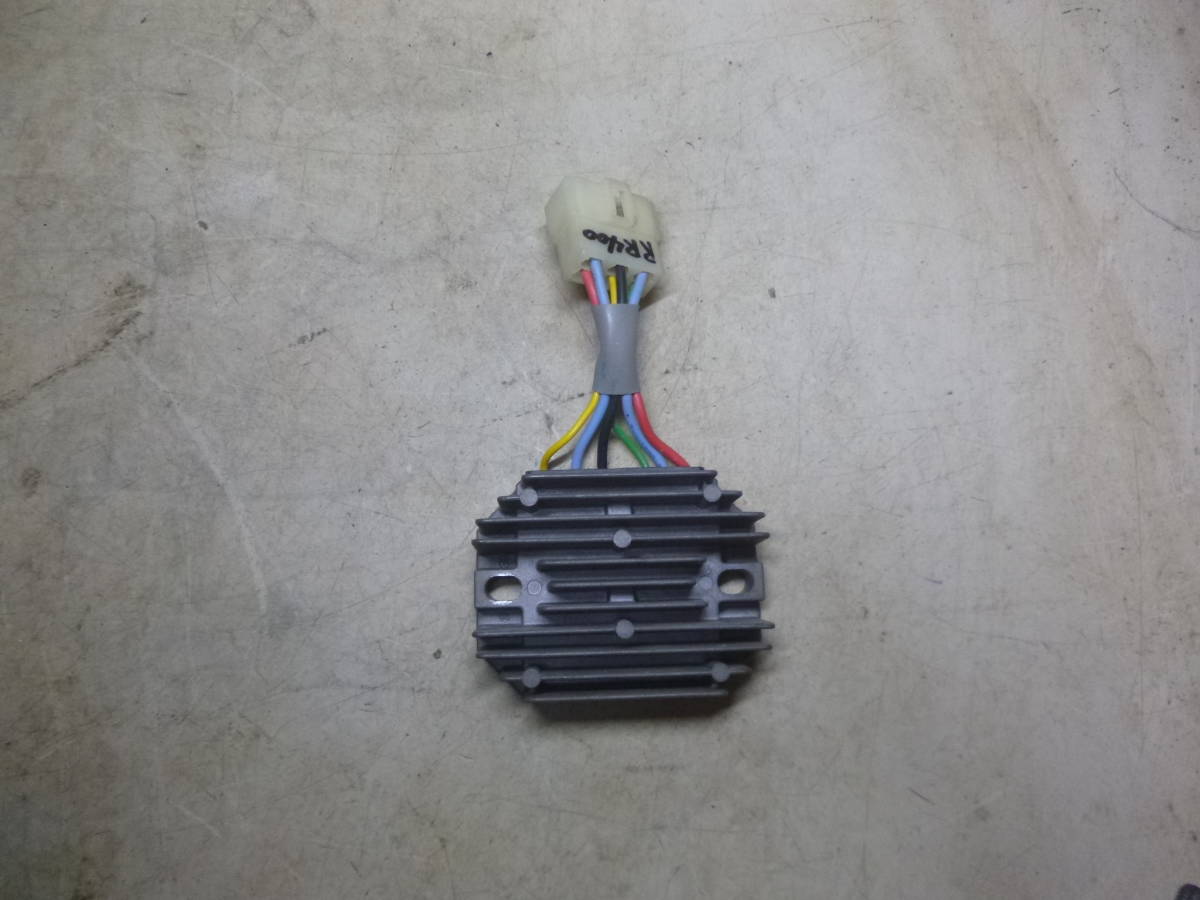 ⑦　ボルテージレギュレータ、ダイナモレジスター　電装品　ヤンマー乗用田植機　RR400（RR40）　 中古