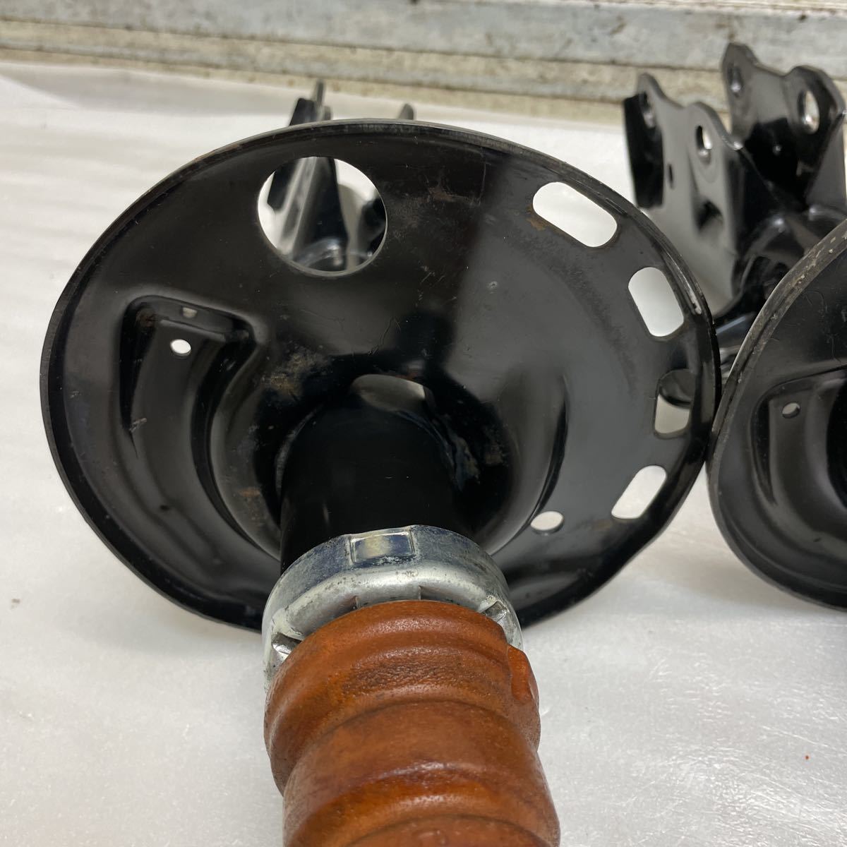 トヨタ純正☆ZVW30系 プリウス☆純正ショックアブソーバー☆フロント