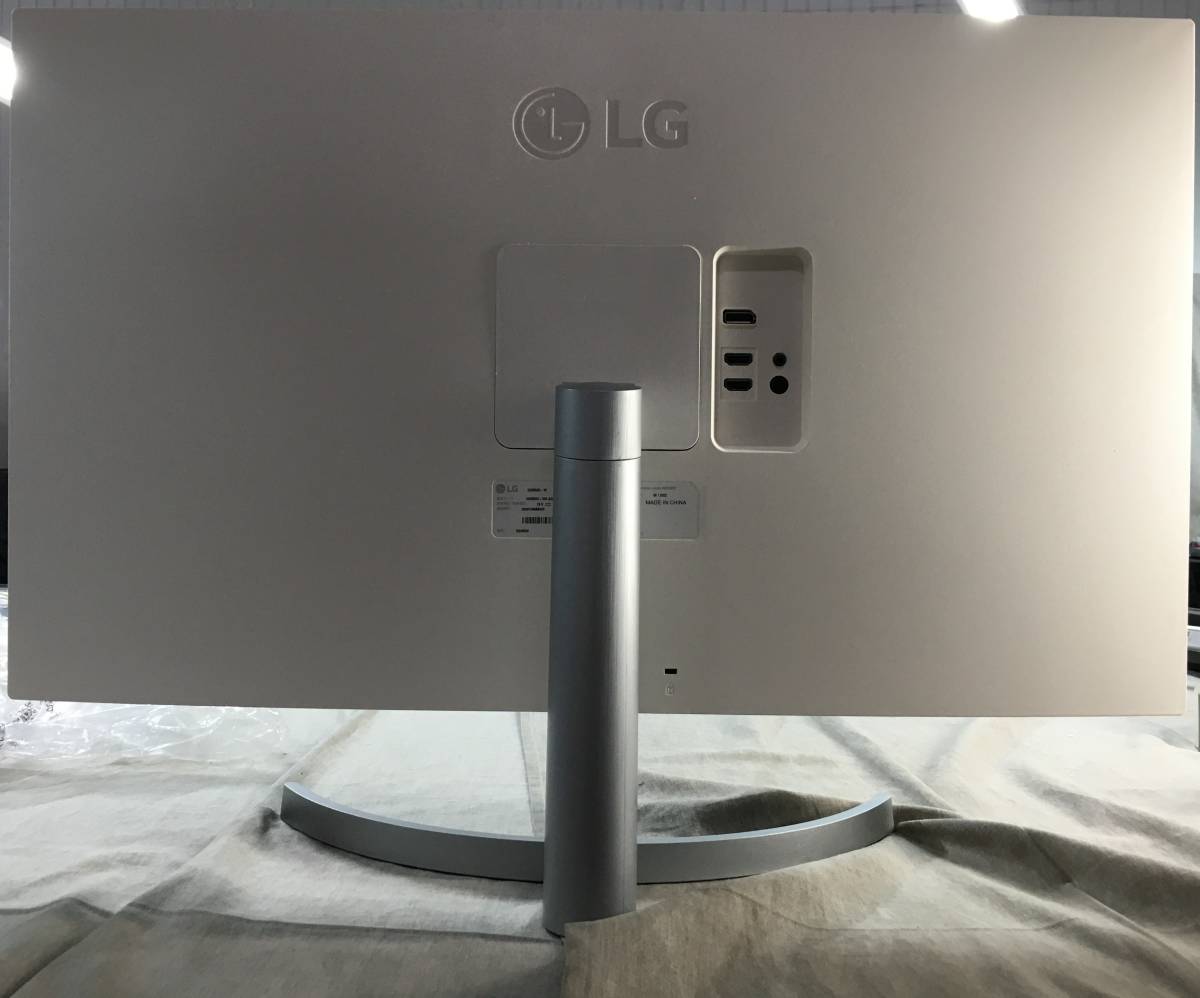 現状品 LG フレームレス モニター ディスプレイ 32UN500-W 31.5インチ/4K/HDR/VA非光沢/HDMI×2、DP/FreeSync対応 LG 32UN500-W モニター 現状品 HDRディスプレイ .限定LG