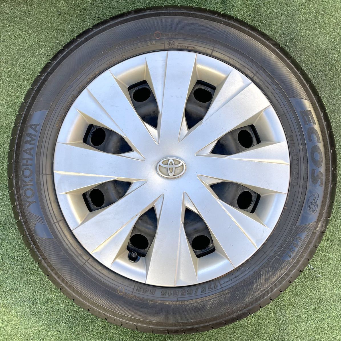トヨタ アクア 純正 15インチ ホイール＆YOKOHAMA 2021年製 175/65R15 4本セット★ヴィッツ bB ポルテ シエンタ スペイド 等にも トヨタ 15インチ アクア ホイールセット 175&frasl;65R15公式 +40