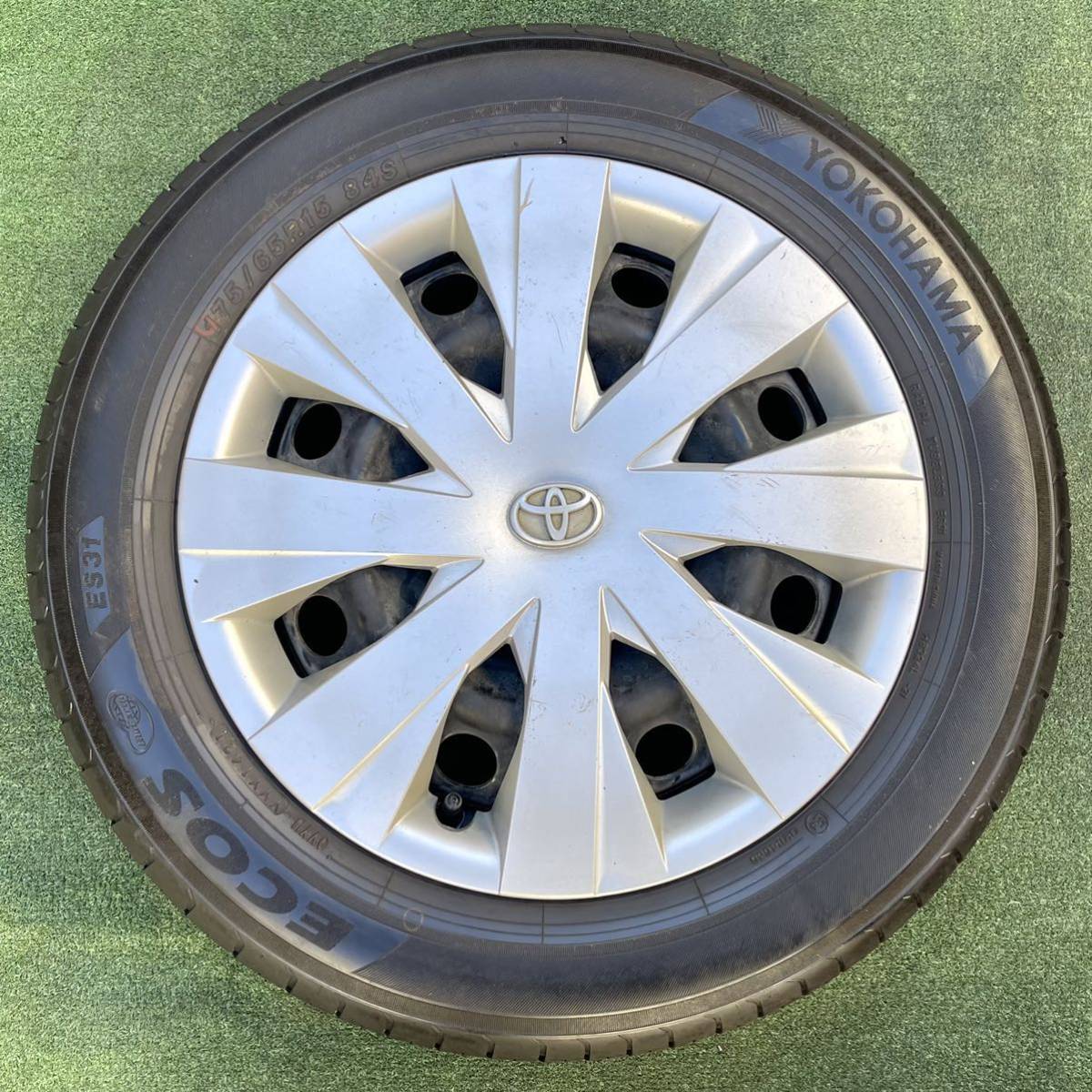 トヨタ アクア 純正 15インチ ホイール＆YOKOHAMA 2021年製 175/65R15 4本セット★ヴィッツ bB ポルテ シエンタ スペイド 等にも トヨタ 15インチ アクア ホイールセット 175&frasl;65R15公式 +40