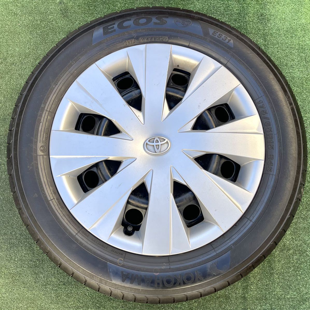 トヨタ アクア 純正 15インチ ホイール＆YOKOHAMA 2021年製 175/65R15 4本セット★ヴィッツ bB ポルテ シエンタ スペイド 等にも トヨタ 15インチ アクア ホイールセット 175&frasl;65R15公式 +40