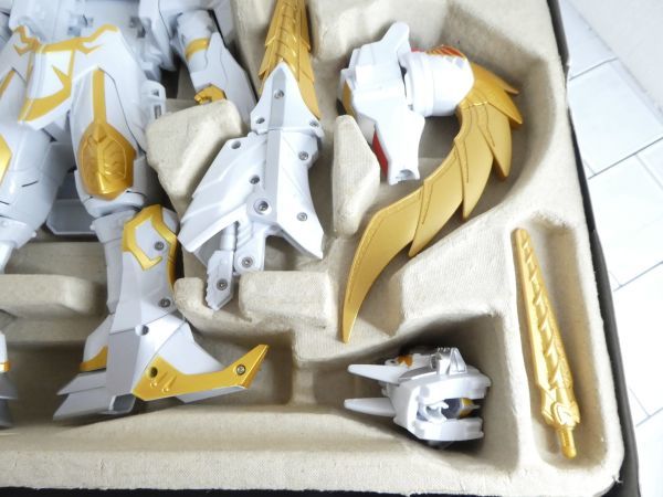 魔法戦隊マジレンジャー 天空合体DXセイントカイザー 箱 内箱付 目立つイタミは無く良好　m