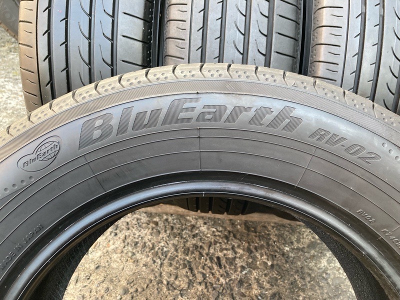 195/65R15 4本 人気のブルーアースRV02 ヨコハマ ミニバン専用タイヤ 