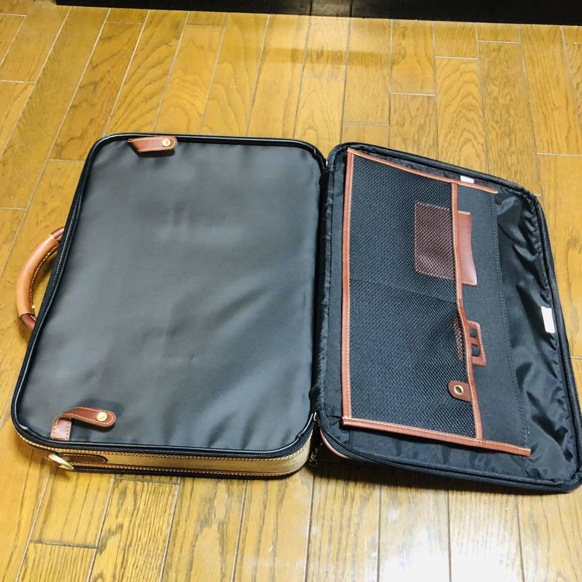 HARDY AMIES ハーディエイミス レザー ビジネスバッグ 鍵付 HARDY AMIES ハーディエイミス レザー ビジネスバッグ 鍵付 HARDY