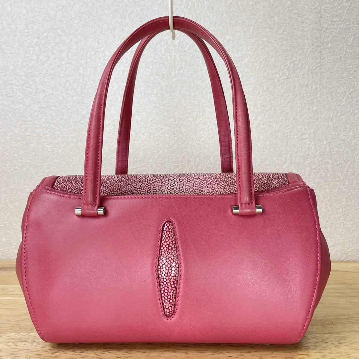 美品】 JRA認定品☆スティングレー エイ革 センター取り 2WAY 美品】 JRA認定品☆スティングレー エイ革 センター取り 2WAY