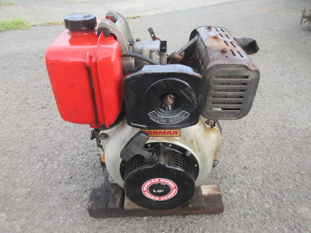 9 ヂィーゼルエンジン ヤンマー L60 6馬力 の空冷式ディーゼルエンジン  