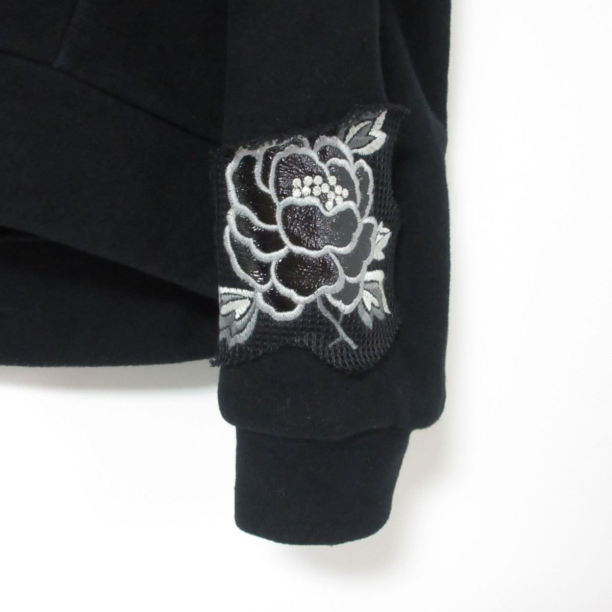 近年モデル VIVIENNE TAM ヴィヴィアンタム 龍×花柄 刺繍 長袖 