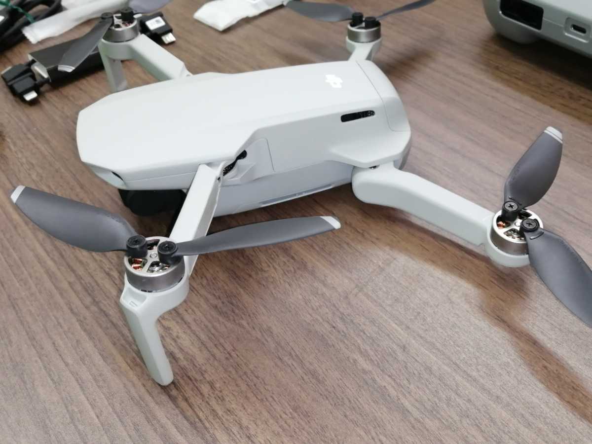 DJI Mini 2 ドローン 本体と付属品 中古品 DJI Mini 2 Fly More