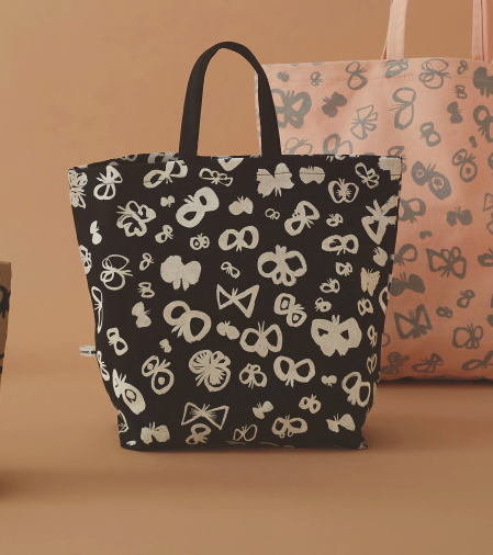 爆買い，定番 タグ付 mina perhonen 2022-23 a/wトートバッグ flutter size中 6 600円 税込 色black ブラック ミナペルホネン(ミナ ペルホネン)｜売買されたオークション情報、yahooの商品情報をアーカイブ公開 - オーク ミナ ペルホネン