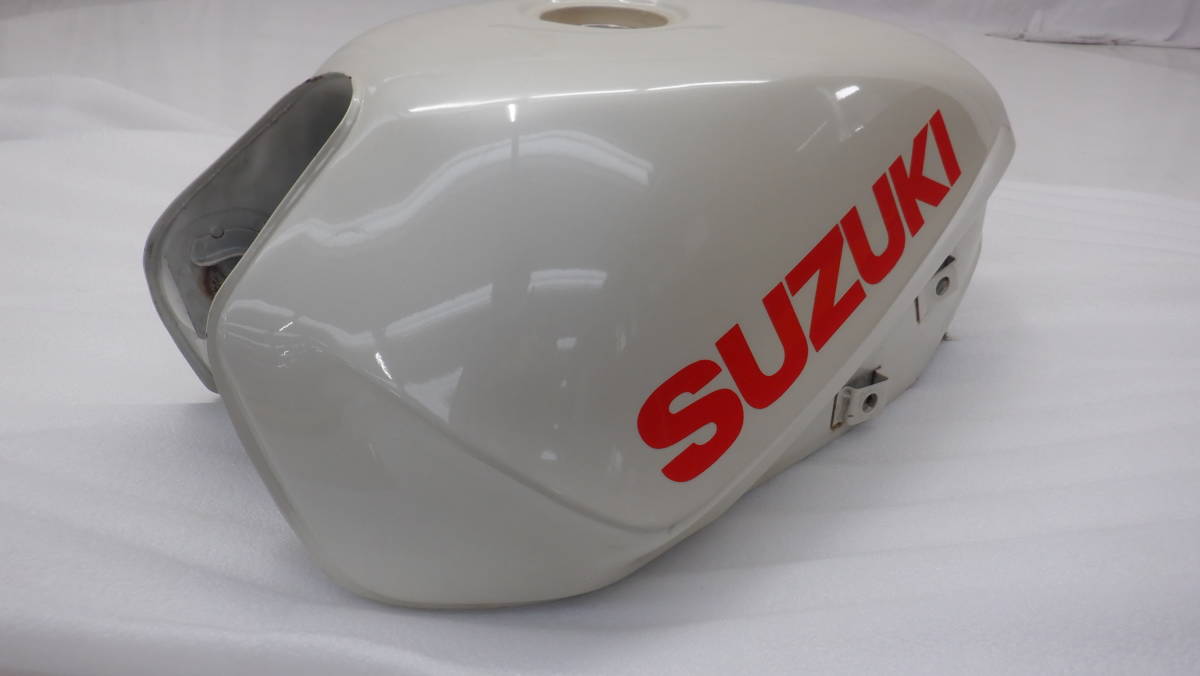 美品 GSX750Sカタナ 3型 タンク 旧車 当時物 KATANA 刀 美品 GSX750Sカタナ 3型 タンク 旧車 当時物 KATANA 刀