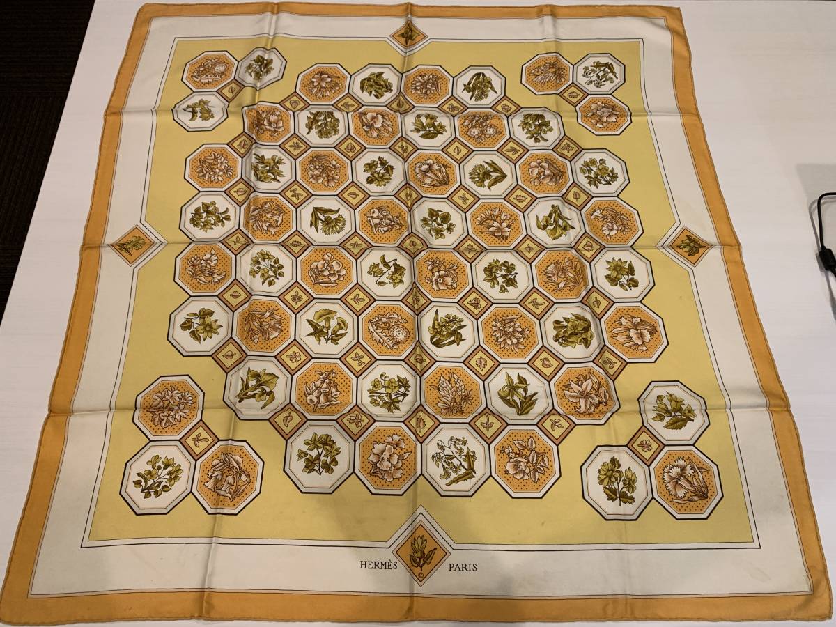  エルメス カレ90 花柄 スカーフ オレンジ(スカーフ)｜売買されたオークション情報、yahooの商品情報をアーカイブ公開 - オークファン 服飾小物