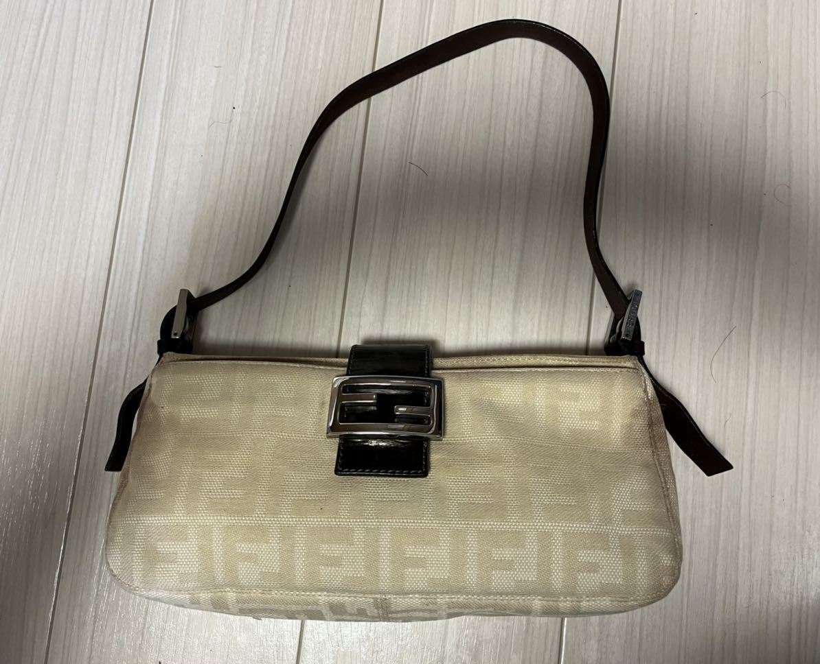 爆買い，大人気 フェンディ FENDI ズッカ マンマバケット アイボリー キャンバス セミショルダー ワンショルダー ヴィンテージ(ショルダーバッグ)｜売買されたオークション情報、yahooの商品情報をアーカイ かばん、バッグ
