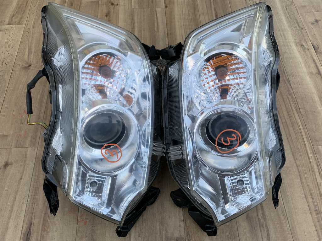 車 ワゴンR スティングレー⁄MH34S⁄MH44S 純正 右 ヘッドライト