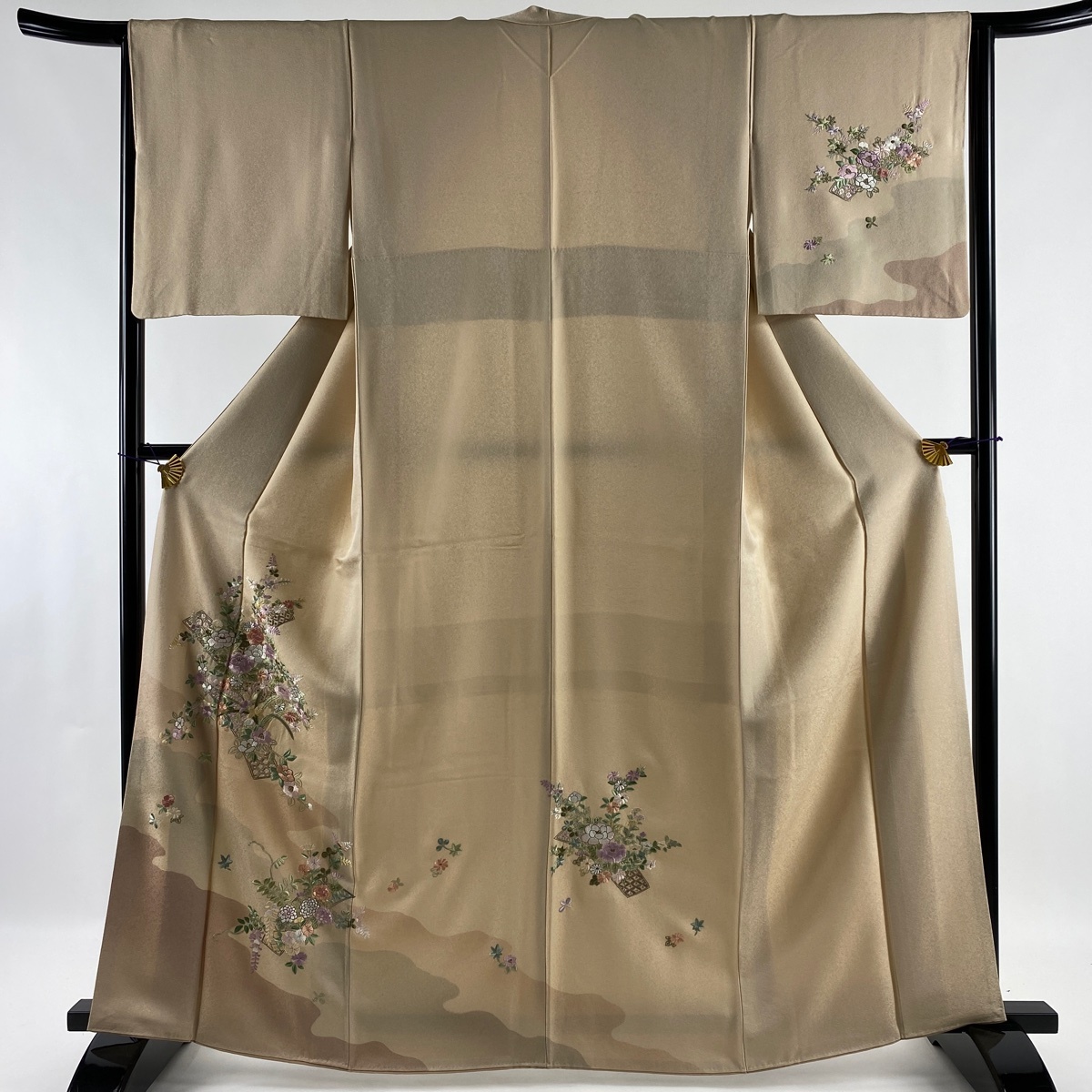 【驚きの破格値，2025】 競ナビ 付下げ 名品 短冊 草花 刺繍 ピンクベージュ 袷 161cm 65cm M 正絹(付下げ)｜売買されたオークション情報、yahooの商品情報をアーカイブ公開 - オークファン 付下げ
