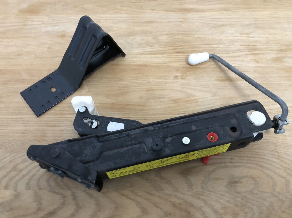 BMW専用車載ジャッキ・3シリーズ(E46)の純正品+タイヤ止め(おまけ)
