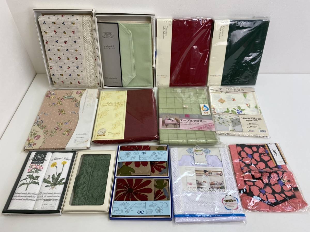 □ WEDGWOOD ウエッジウッド テーブルクロスとコースター 130×200