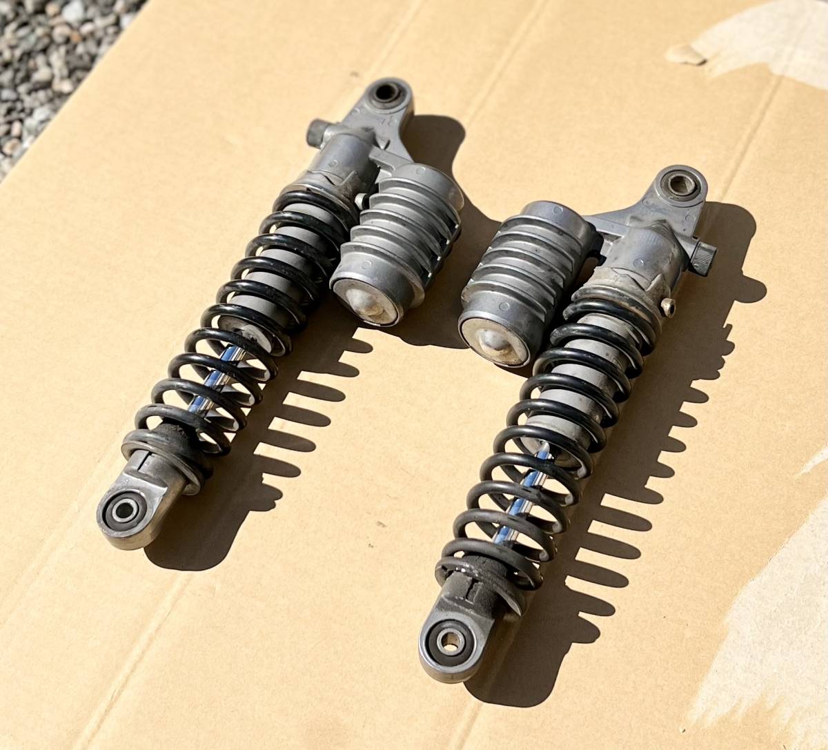 ゼファー750 純正リアサス ゼファー750純正 リヤサスペンション