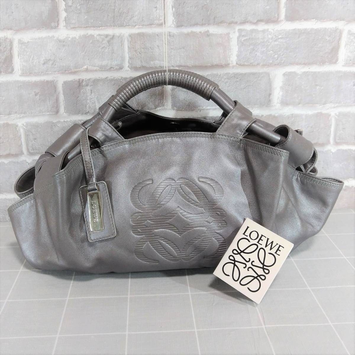 ロエベ ナッパアイレ 美品！ シルバー ハンドバッグ ナッパレザー 