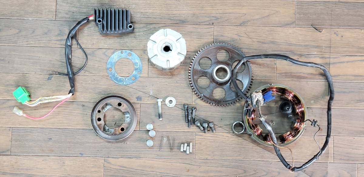 KAWASAKI Z1 取り外し ワンウェイクラッチ クラッチギア マグネットローター ステーターコイル レギュレーター (カワサキ パーツ 部品)