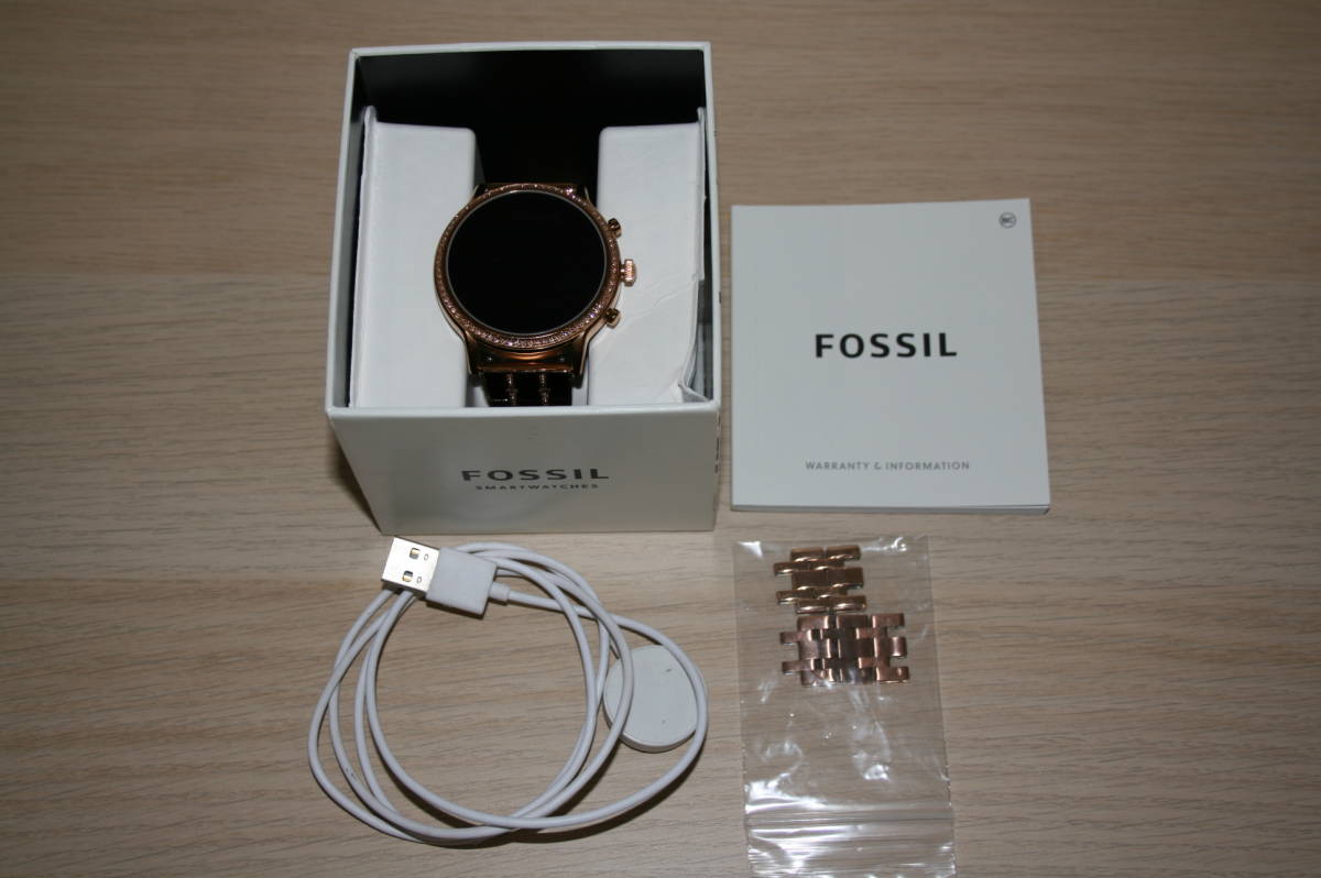 DW10F1 スマートウォッチ フォッシル Gen5 フォッシル商品の状態 新品未開封FOSSIL FOSSIL フォッシル スマートウォッチ DW10F1 腕時計　箱　充電ケーブル　余りコマ付き