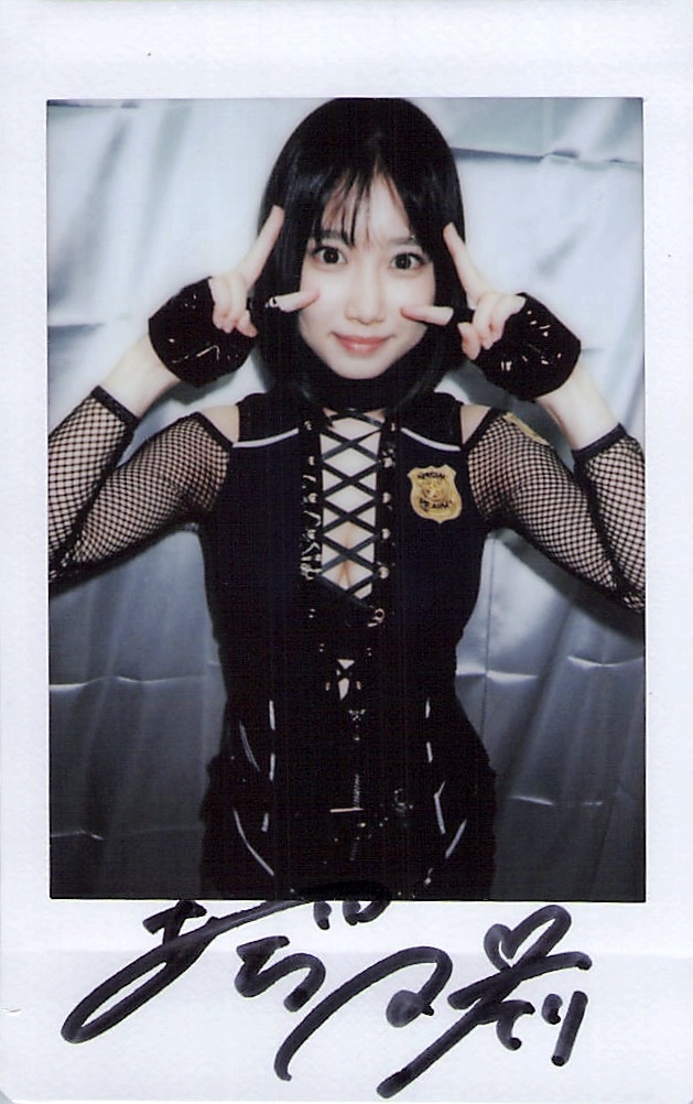 安達夕莉 直筆サイン入りチェキ エスワン プレイボーイ コスプレ