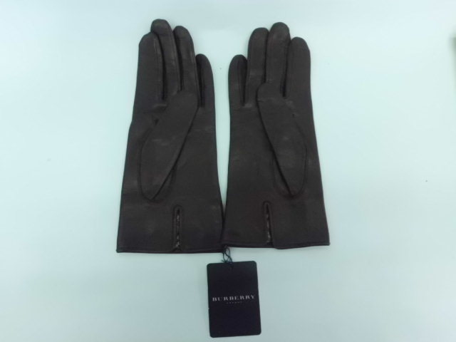 100%新品 バーバリー レディース レザーグローブ 税込み送料３７０円(皮革、レザー)｜売買されたオークション情報、yahooの商品情報をアーカイブ公開 - オークファン 皮革、レザー