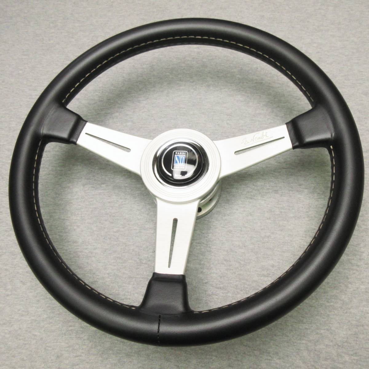  珍 中期型 Classicクラシックレザー 銀スポ/白糸36&phi; E8 リフレッシュ済み超美 ホーン&リング付きFET正規品検 GARA3コンペティション(ステアリング、ハンドル本体)｜売買されたオークション ステアリング、ハンドル本体