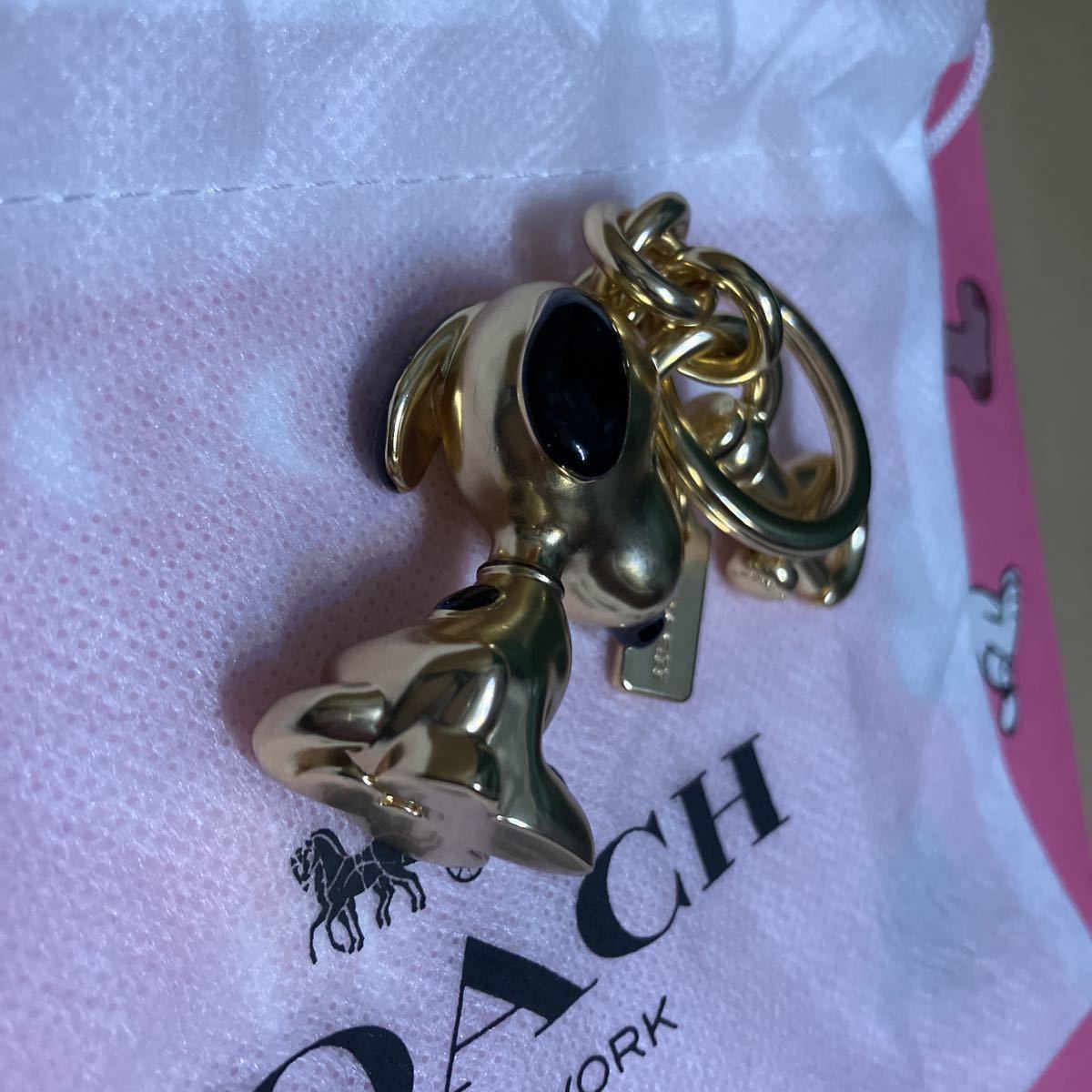 送料込専用袋付○新品○価22000 COACH X PEANUTS スヌーピー ゴールド