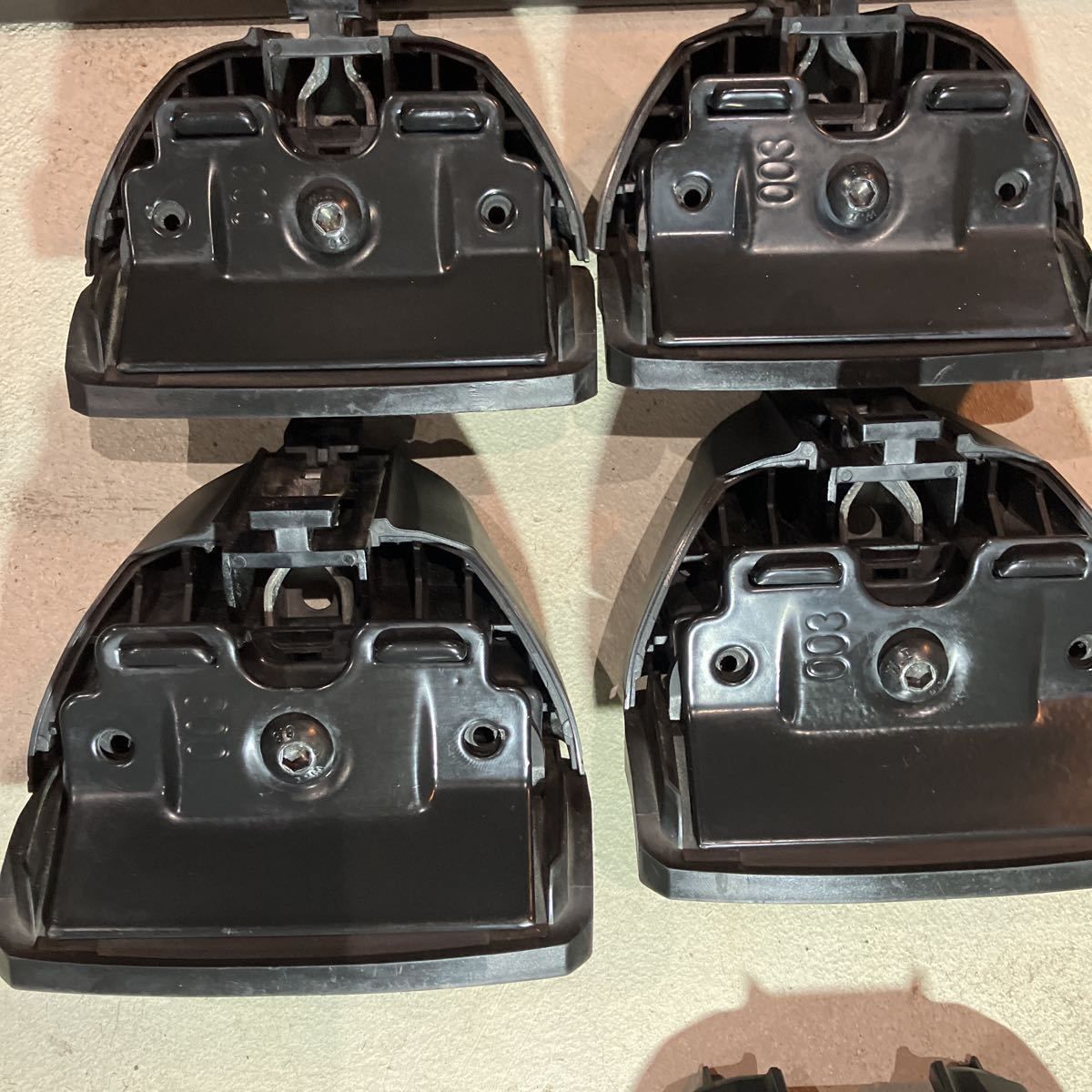 THULE スバル アウトバックBS9ルーフキャリア取付セット(フットTH753+バー761+取付KIT4052) SUBARU Outback レガシィ アウトバック THULE スーリー スバル THULEルーフトップテント取り付け レガシィアウトバック アウトバック(BS9)用