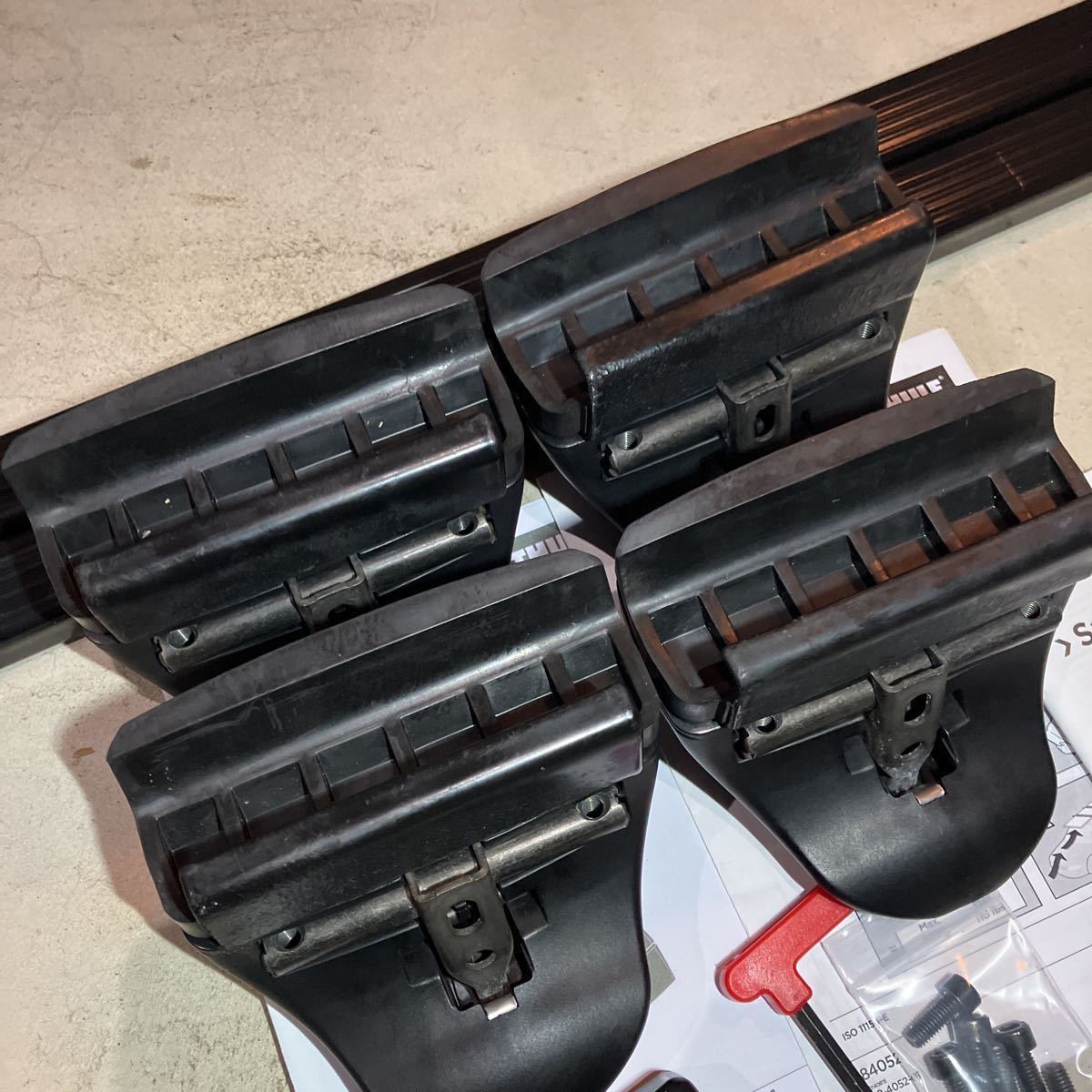 THULE スバル アウトバックBS9ルーフキャリア取付セット(フットTH753+バー761+取付KIT4052) SUBARU Outback レガシィ アウトバック THULE スーリー スバル THULEルーフトップテント取り付け レガシィアウトバック アウトバック(BS9)用