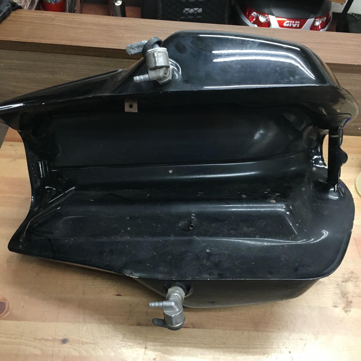 BMW | R100RS 2026年最新Yahoo!オークション R100GS ガソリンタンク 燃料タンク '89□ 201110BMW -bmw フューエル r100gs Tank タンクの中古品・新品 バージンBMW パリダカ」(タンク)(パーツ)の落札相場