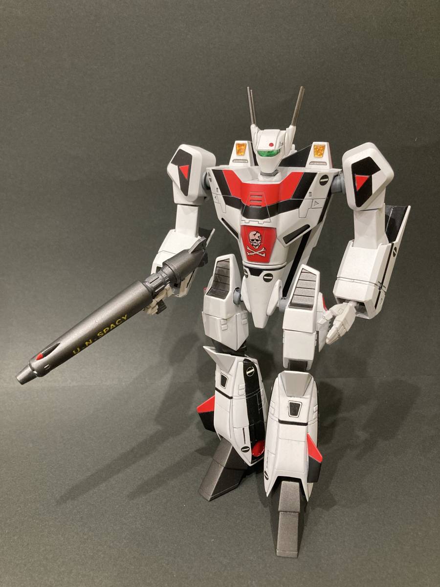 【バルキリー☆塗装完成品】《絶版・旧キット・イマイ》1/72　VF-1S　バトロイド・バルキリー　ロイ・フォッカースペシャル