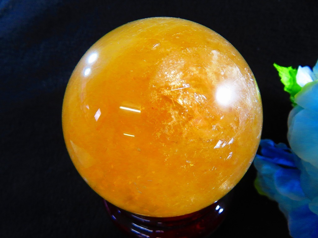 新入荷金運☆天然石虹入り七彩30A☆金黄カルサイト丸玉超巨大台付き