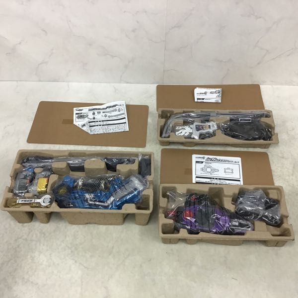 1円〜 バンダイ 仮面ライダーエグゼイド DX バグルドライバー、仮面ライダービルド DX スクラッシュドライバー