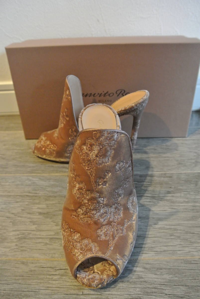 ジャンヴィト ロッシ Gianvito Rossi パンプス ヴェルヴェット ベージュ Gianvito ジャンヴィトロッシ パンプス グレー ストア ジャン ジャンヴィト
