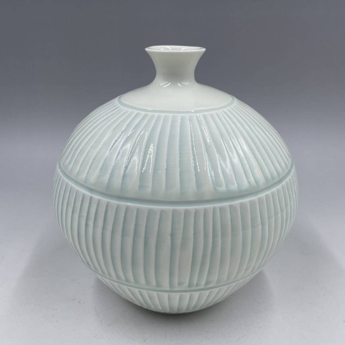 有田焼 花瓶 藤井朱明作 藤井朱明 作 白磁花瓶 】 29cm 浮彫 木の葉技法