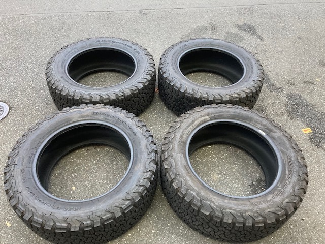 品質保証，人気】 【265/70R16】バリ山19年製ブリヂストン ブリザック