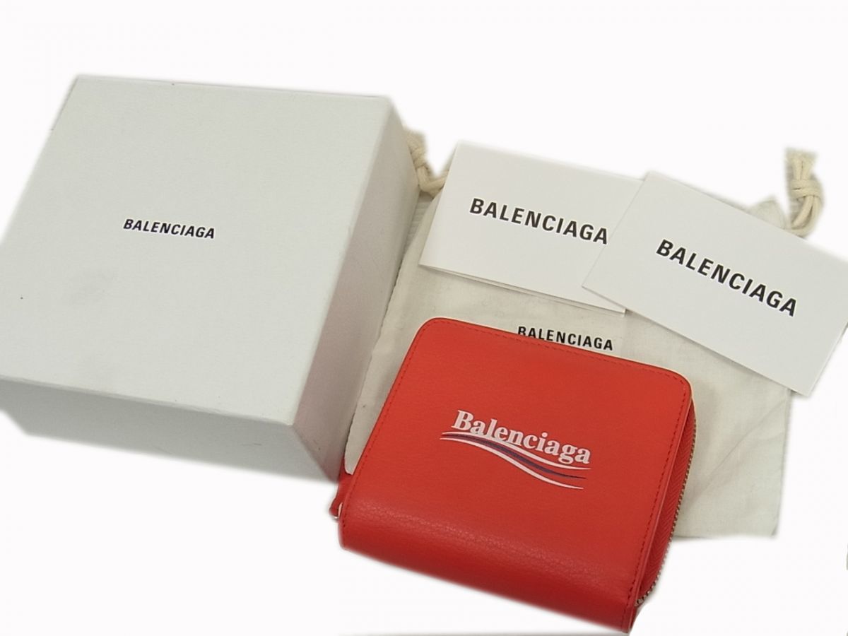 エブリデイ バレンシアガ BALENCIAGA コンパクト財布 レザー 二つ折り財布 美品バレンシアガ ゴールド メタリック 小銭入れ コンパクトウォレット ✨極美品✨BALENCIAGA カメラバッグ キャッシュ ミニウォレット ブラック