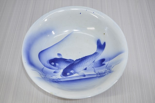 本物保証，HOT 夫婦鯉 大鉢 金魚鉢 直径40㎝&times;高さ11㎝ めだか鉢 陶器製 鯉柄 魚柄 レトロ 鯉 鉢 銘(染付)｜売買されたオークション情報、yahooの商品情報をアーカイブ公開 - オークファン 陶磁一般